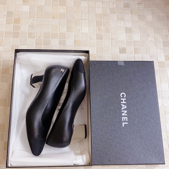 Chanel 18b cap-toe black lambskin pumps shoes 6 - Picture 3 of 7